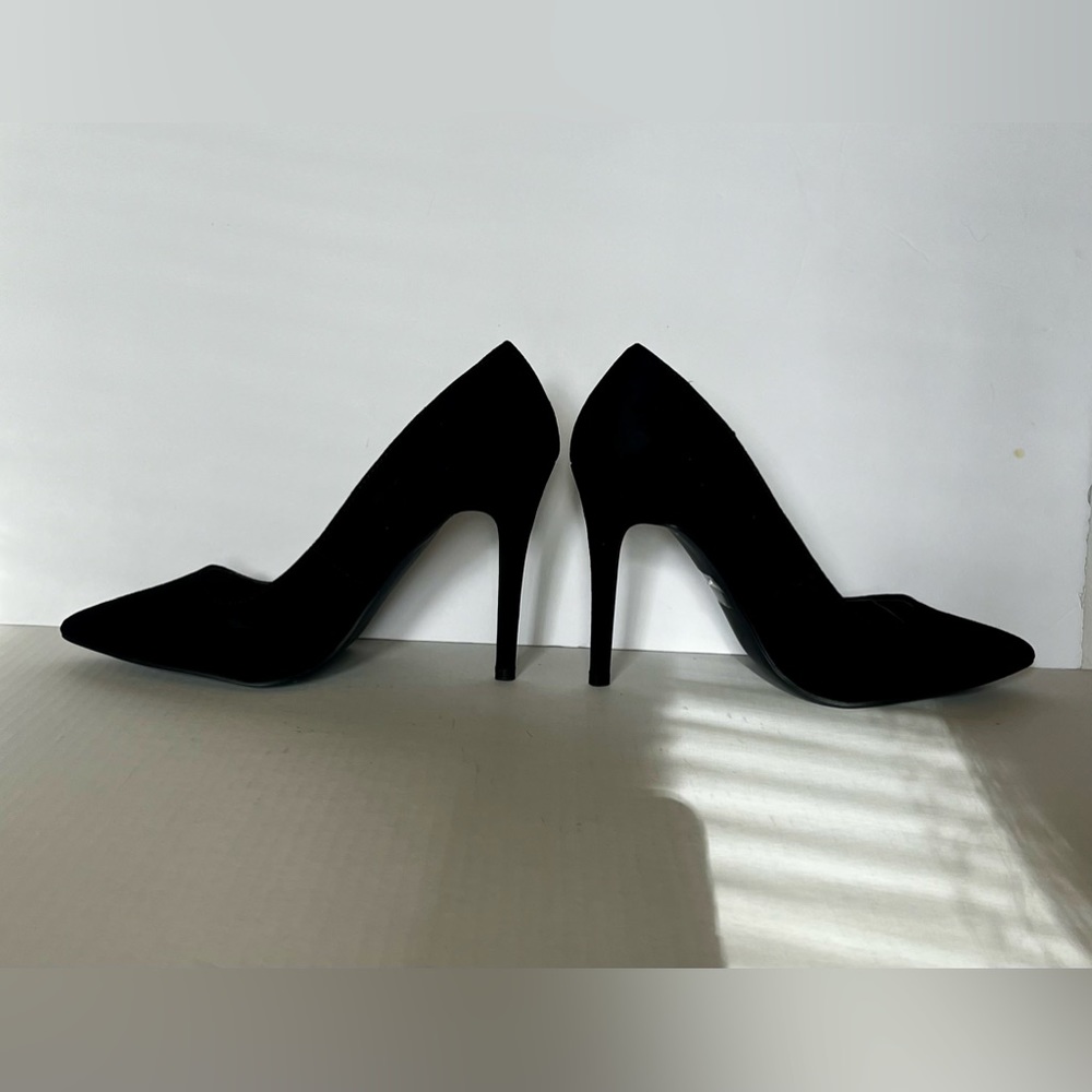 Charlotte Russe faux suede pump, size 8